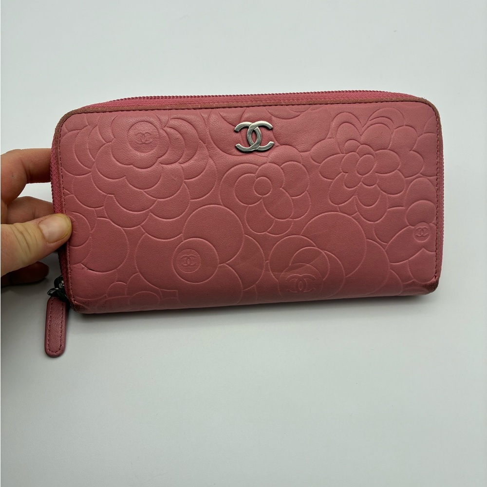 CHANEL PINK CC CAMELLIA FLOWER LAMBSKIN ZIPPY WALLET - Picture 10 of 16